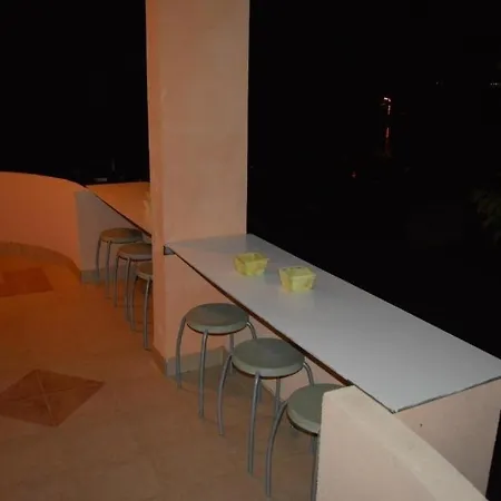 In With Balcony, Air Conditioning, Wi-fi