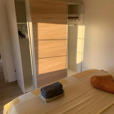 In With Balcony, Air Conditioning, Wi-fi * Vrsi