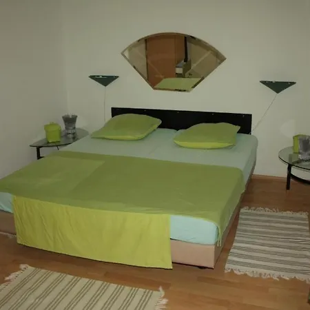 In With Balcony, Air Conditioning, Wi-fi *