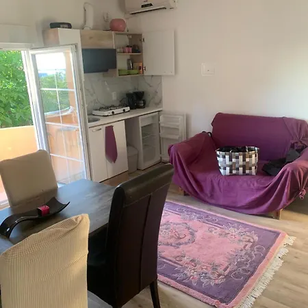 In With Balcony, Air Conditioning, Wi-fi *