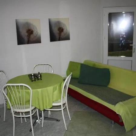 In With Balcony, Air Conditioning, Wi-fi Vrsi